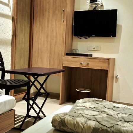 Hotel Ramniwas Jalgaon Esterno foto