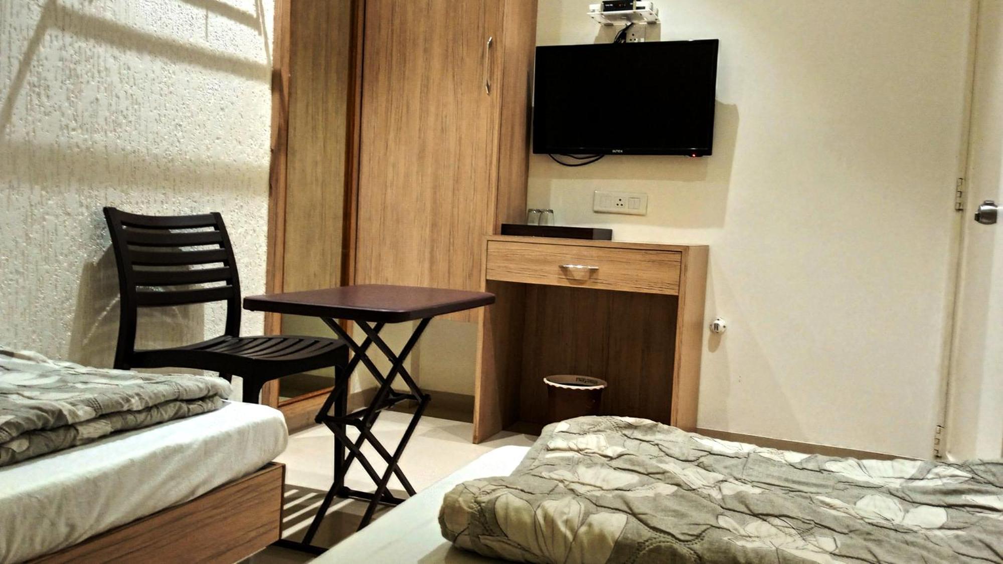 Hotel Ramniwas Jalgaon Esterno foto