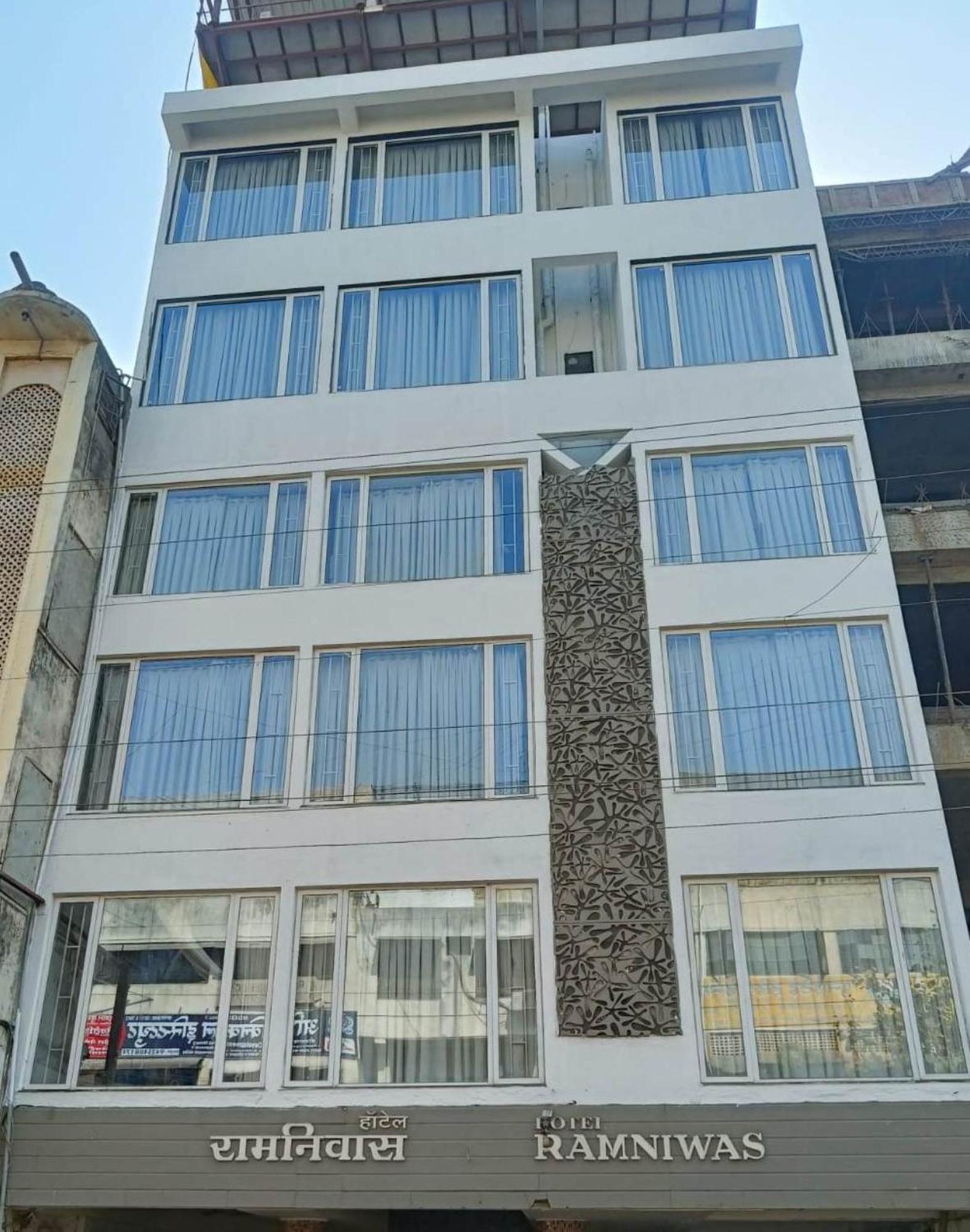 Hotel Ramniwas Jalgaon Esterno foto